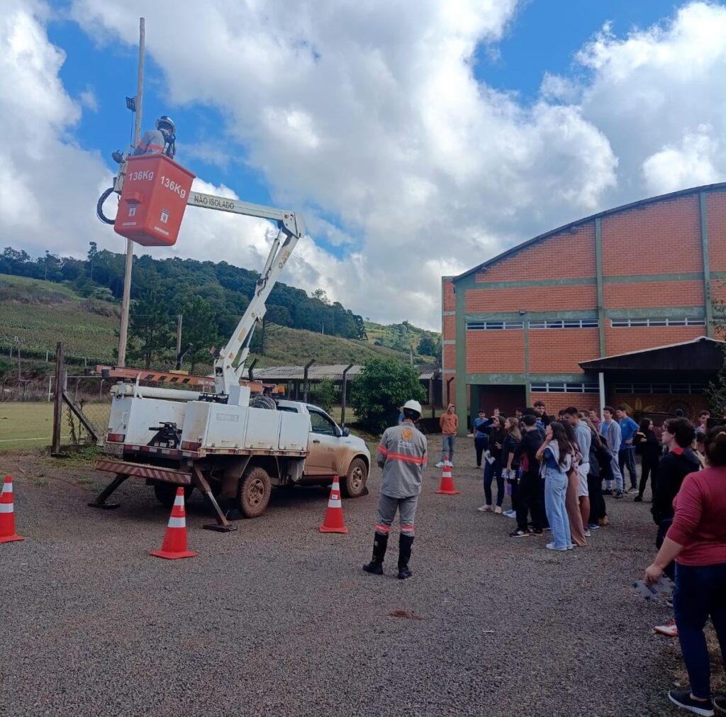 Celesc promove atividades educativas com foco em energia elétrica e segurança em Ipumirim
