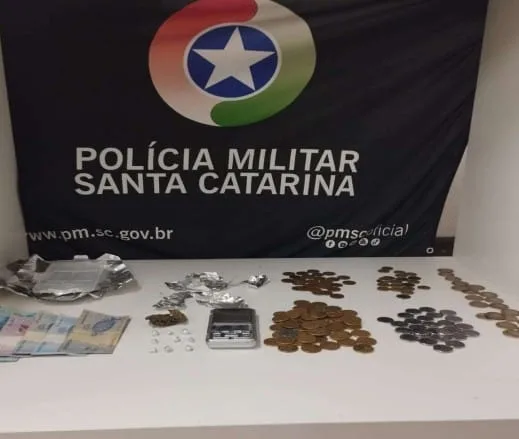 Polícia Militar prende duas pessoas por tráfico de drogas em Concórdia