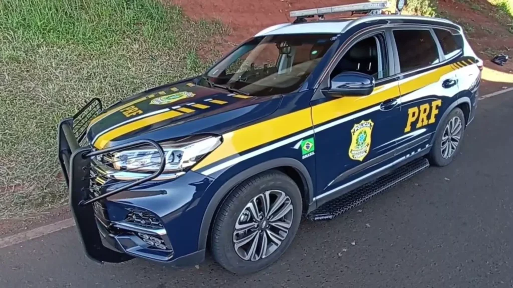 Casal morre enquanto trocavam pneu na BR-101 em SC
