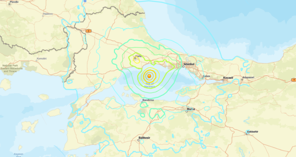 Terremoto de magnitude 6,2 atinge costa de Istambul na Turquia