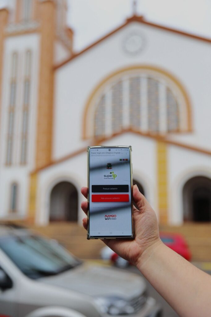 Prefeitura de Chapecó disponibiliza internet gratuita na praça Coronel Bertaso