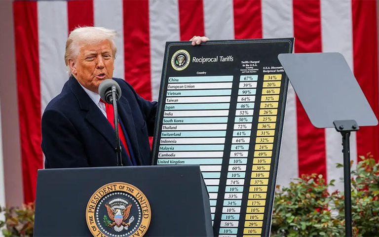Trump anuncia tarifa de 10% para produtos importados do Brasil