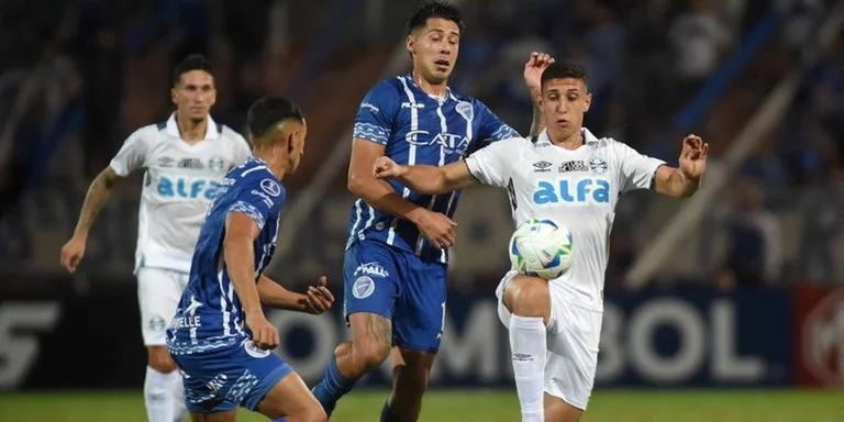 Grêmio leva gol no fim e empata com o Godoy Cruz na Argentina