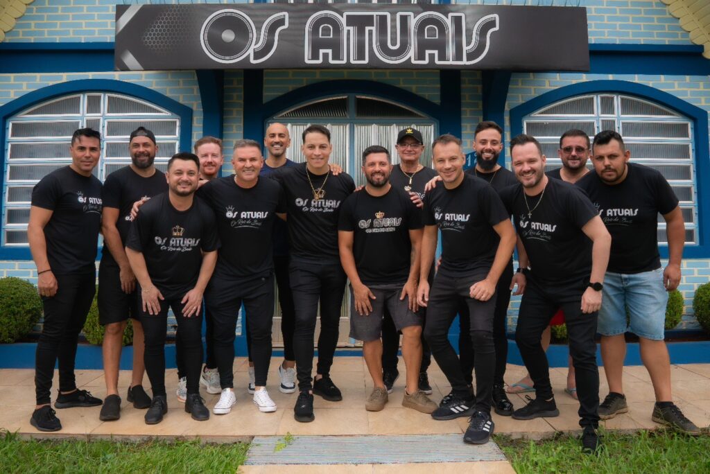 Paulinho Dill volta ao convívio da banda Os Atuais após 5 meses afastado
