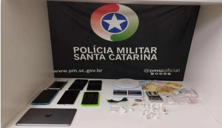 Homem preso e menor apreendido por tráfico de drogas em Concórdia