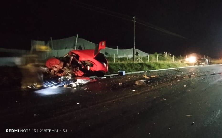Batida entre carros na SC-110 deixa três vítimas fatais