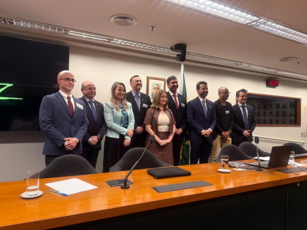 Vereadores de Concórdia participam de debates sobre educação financeira e reforma do Imposto de Renda em Brasília