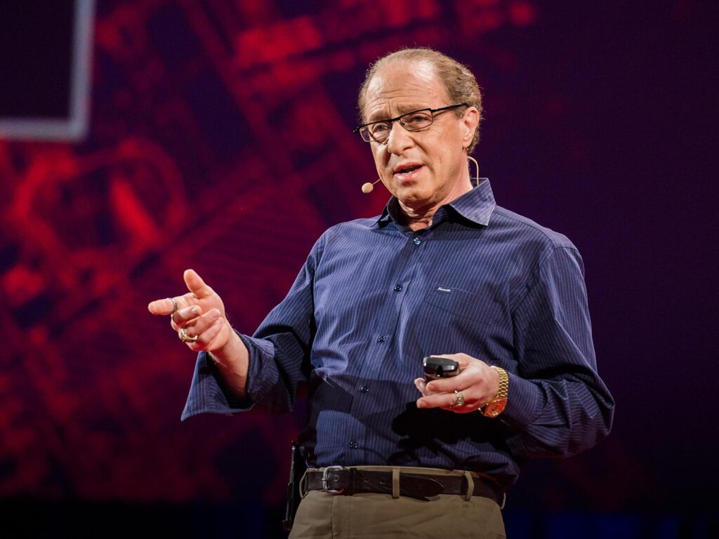 Futurista aposta em nanorrobôs para vencer o envelhecimento e prevê imortalidade até 2030