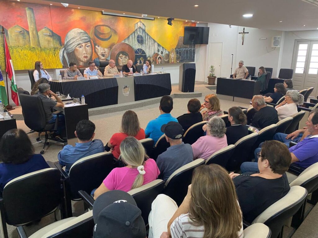 Câmara de Concórdia exige solução urgente para famílias afetadas por deslizamento