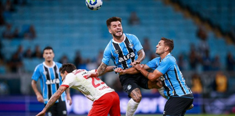 Com gols no final, Grêmio e Bragantino empatam na Arena pelo Brasileirão