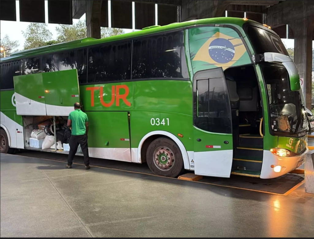Ônibus clandestino do Pará é interceptado em SC com 16 passageiros a bordo