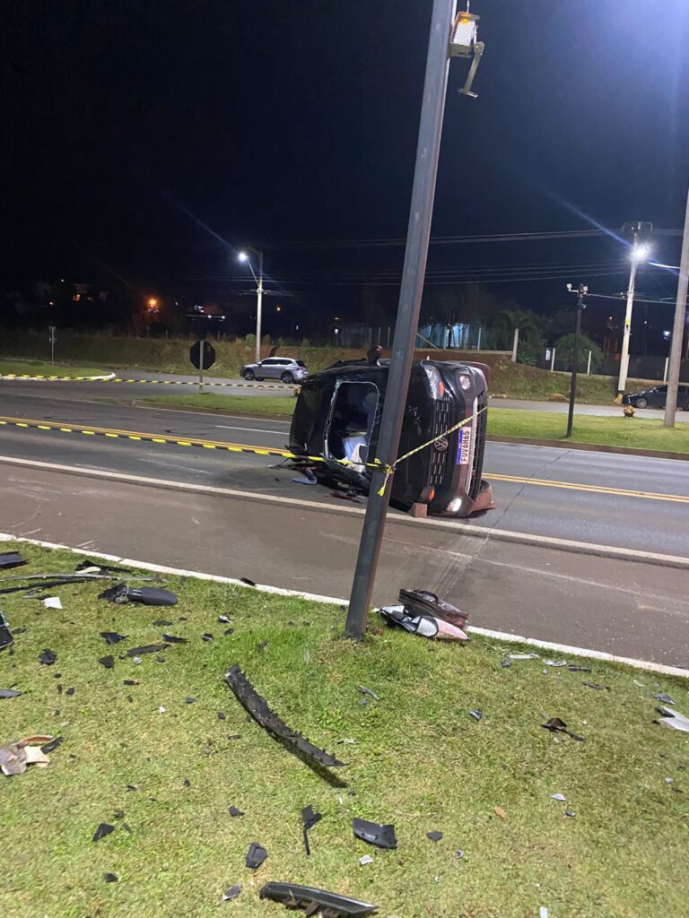 Grave acidente na BR-282 em Ponte Serrada entre carro e caminhonete