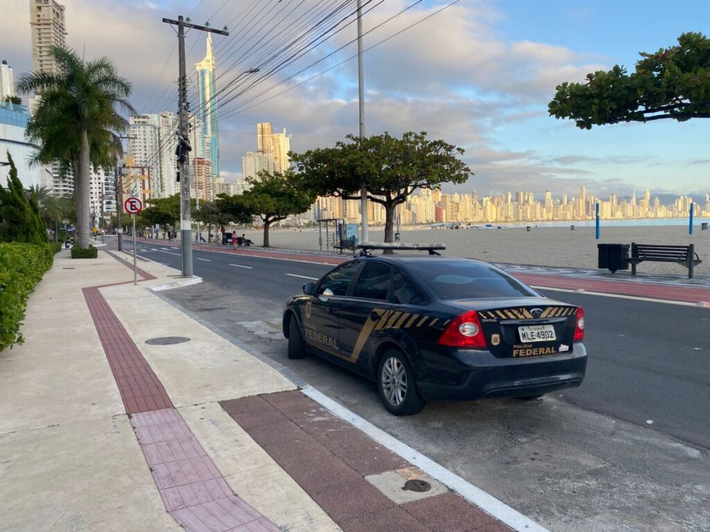 PF de SC desmonta esquema que unia fraude digital, lavagem de dinheiro e tráfico