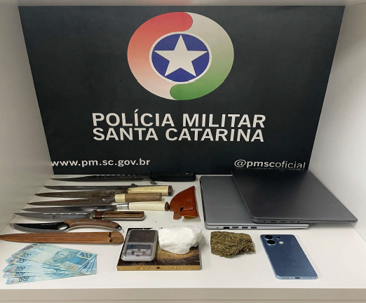 Homem é preso com drogas, dinheiro e produtos de procedência duvidosa em operação no bairro Gruta