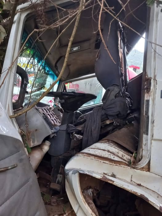 Motorista ferido após acidente com caminhão em Aratiba