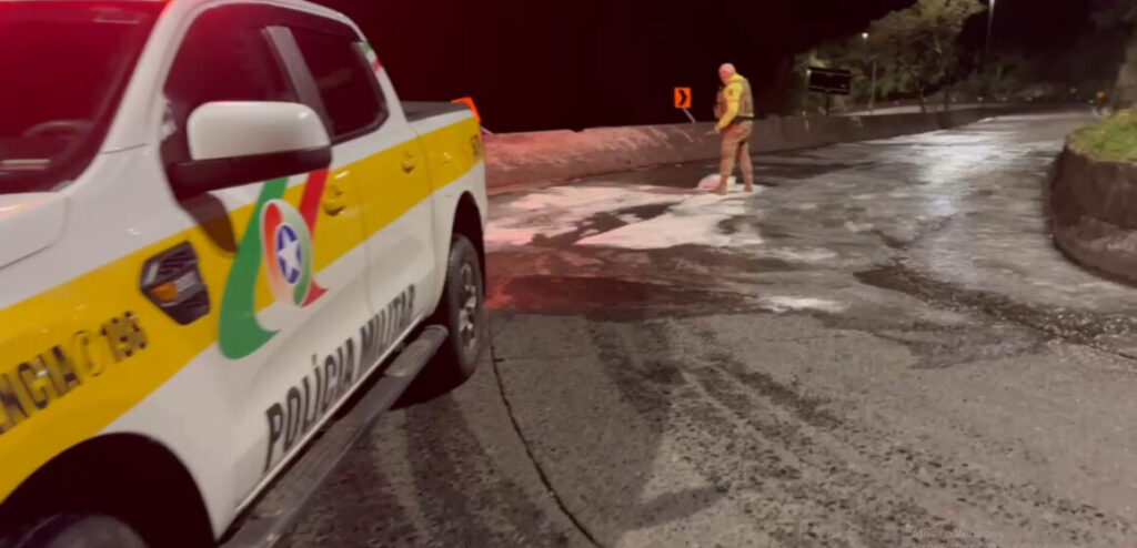Serra do Rio do Rastro é interditada por formação de gelo na pista