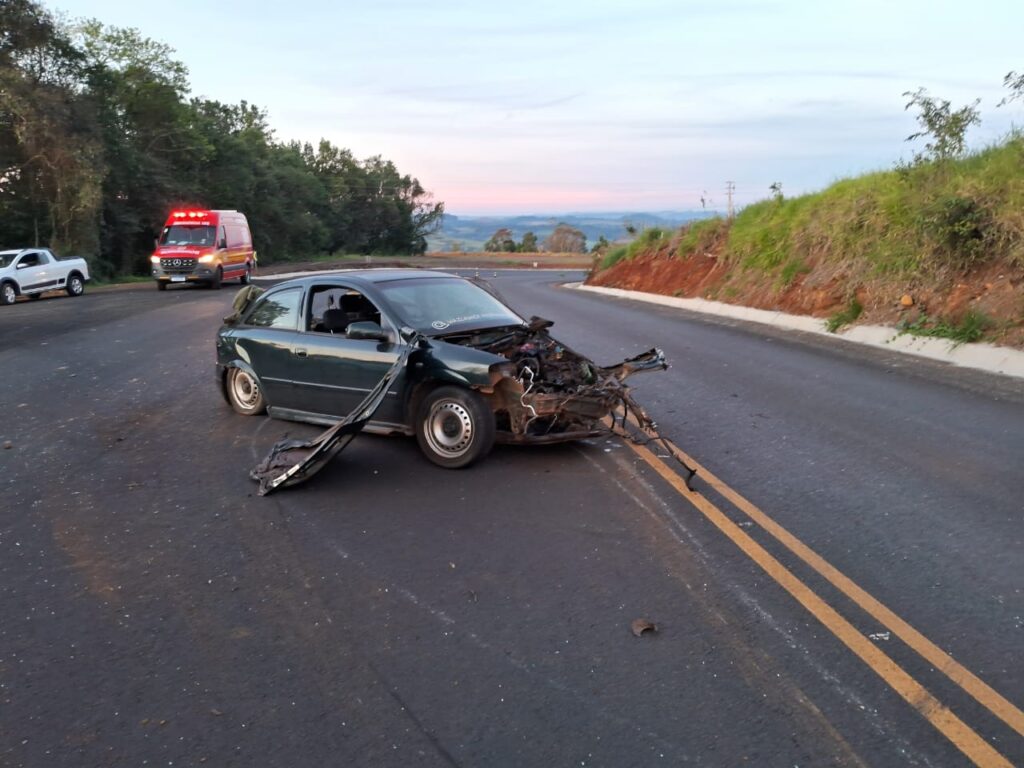 Acidente na SC-283 em Palmitos deixa dois jovens mortos
