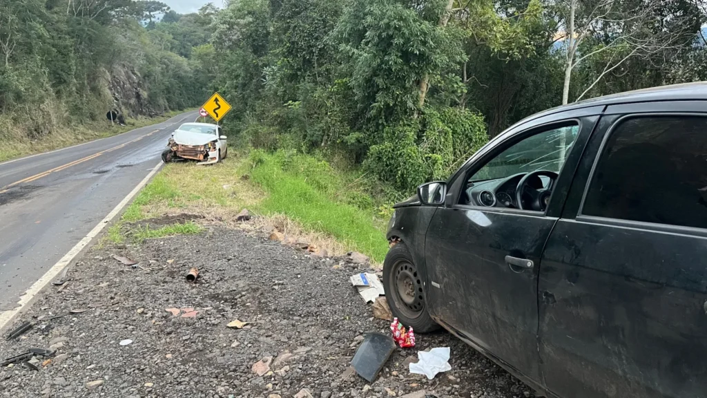 Colisão entre carros em Xavantina deixa feridos na SC-155