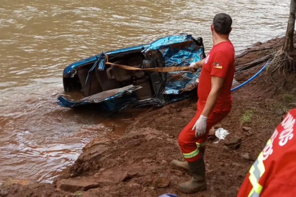 Homem é encontrado morto dentro de carro em rio no município de Aratiba