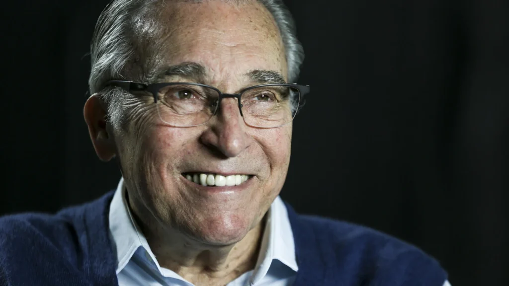 Morre o jornalista e comentarista esportivo Ruy Carlos Ostermann aos 90 anos