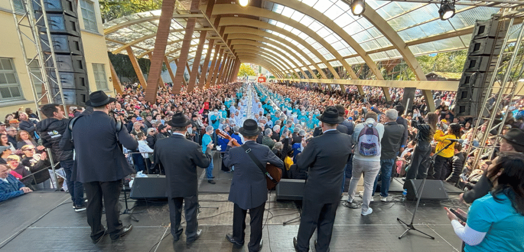 Concórdia celebra 91 anos com festa, bolo gigante e muita alegria no centro da cidade