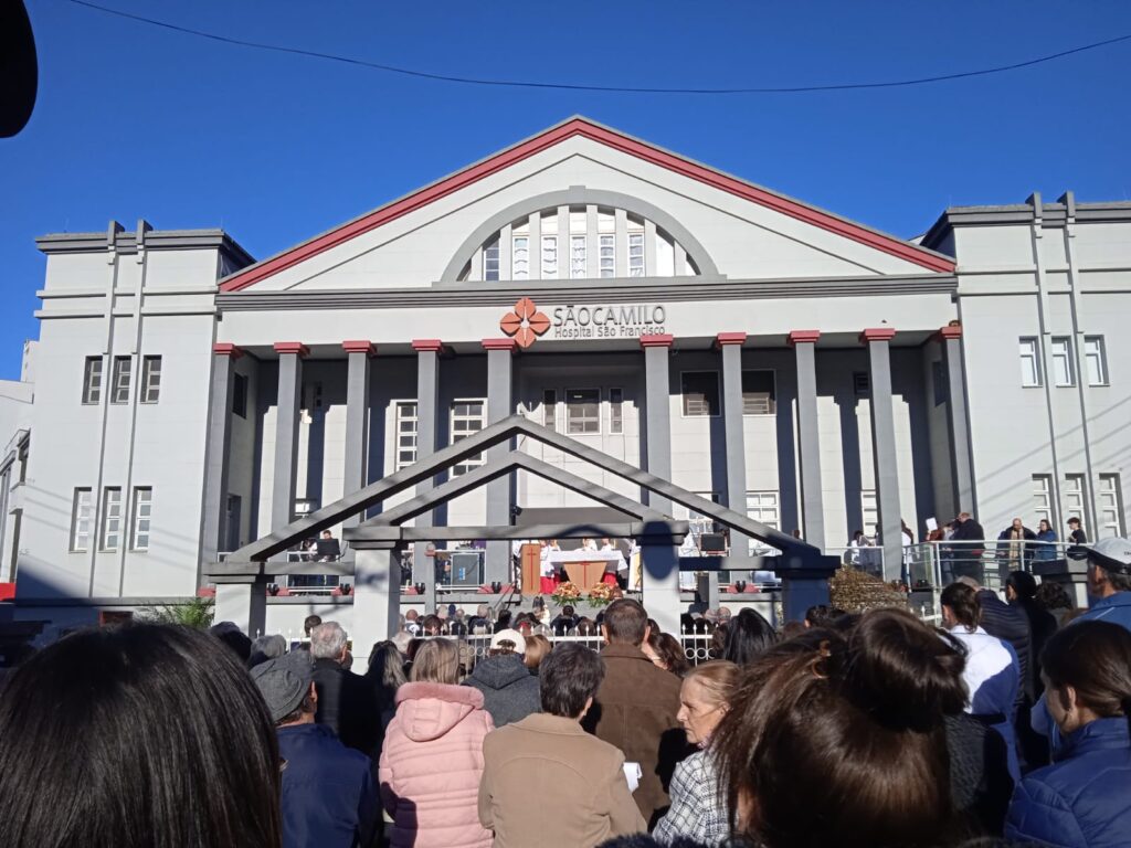 Hospital São Francisco celebra 90 anos com Missa Campal e cantata musical