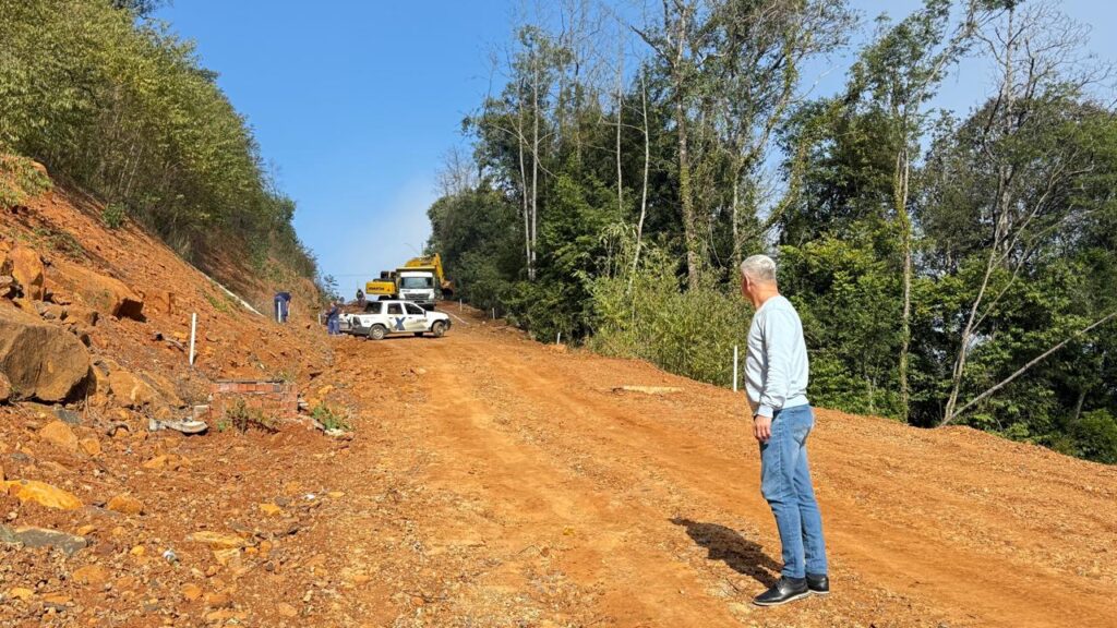 Obra de pavimentação na Rua Fiorelo Sunti é retomada em Concórdia