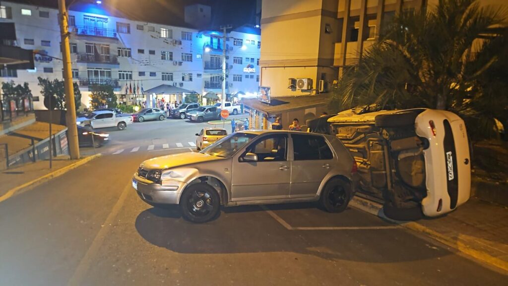 Carro perde o controle e acidente chama atenção em Piratuba