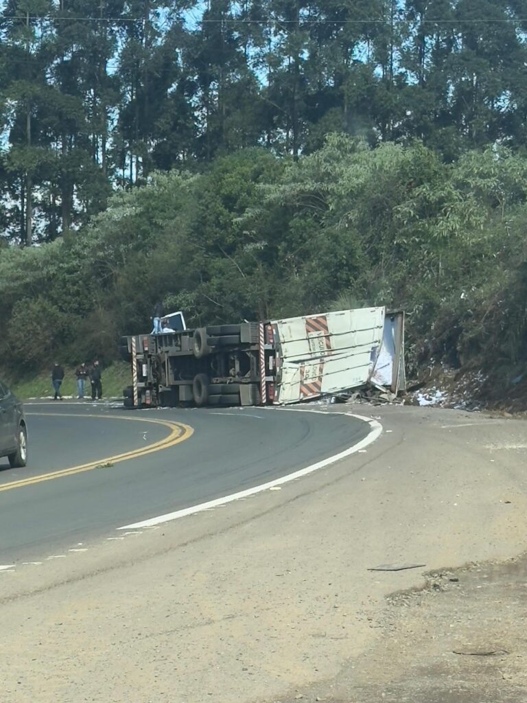 Acidente neste domingo causou lentidão na BR-153