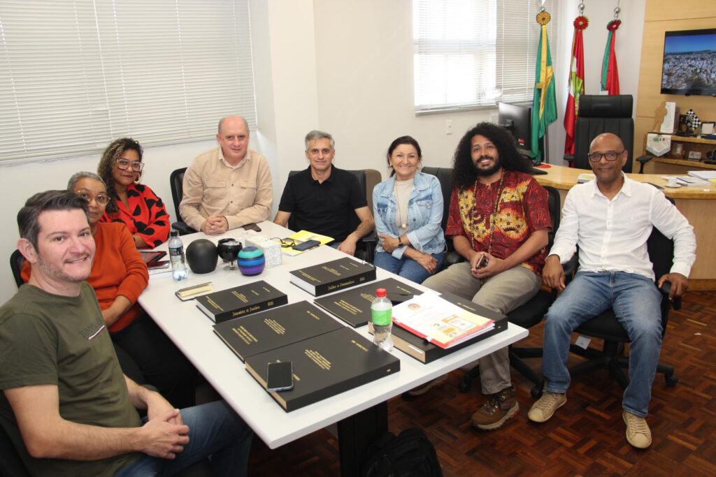 Câmara de Concórdia debate ações de combate ao racismo com representantes da Niara