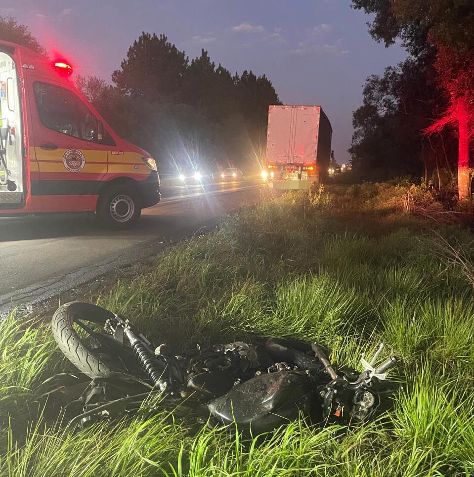 Motociclista Morre em Colisão Frontal com Caminhão na BR-282 em Campos Novos