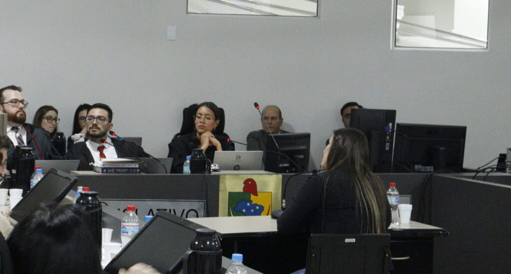 Testemunha aponta episódios de ciúmes e controle no relacionamento de Claudia e Valdemir