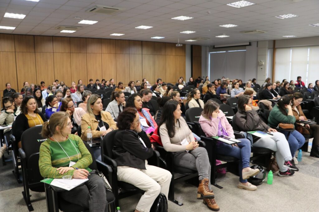 Servidores da Assistência Social do município participam de capacitação regional