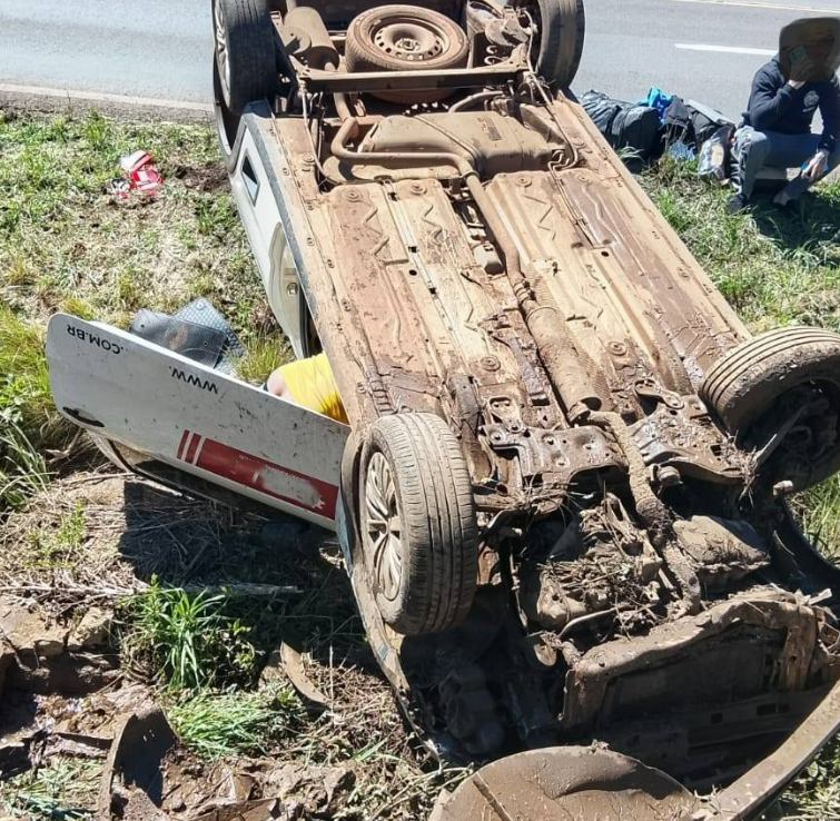 Motorista escapa ileso após capotamento próximo ao Trevão de Irani