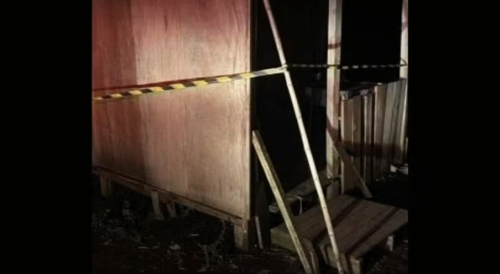 Mulher é presa após matar a irmã com facada no pescoço