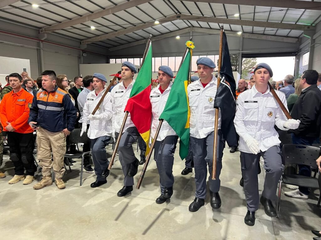 Guarda de Honra e comando dos Bombeiros Voluntários de Concórdia prestigiam inauguração do GRAU em Erechim