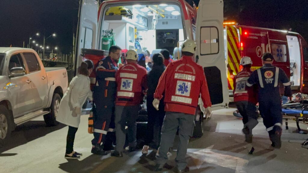Acidente entre moto e caminhão deixa motociclista ferido em Concórdia