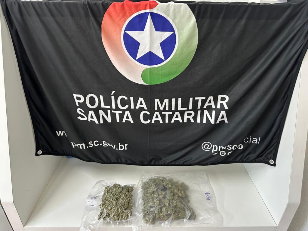 Polícia Rodoviária apreende 317 gramas de skunk e prende motociclista em Concórdia