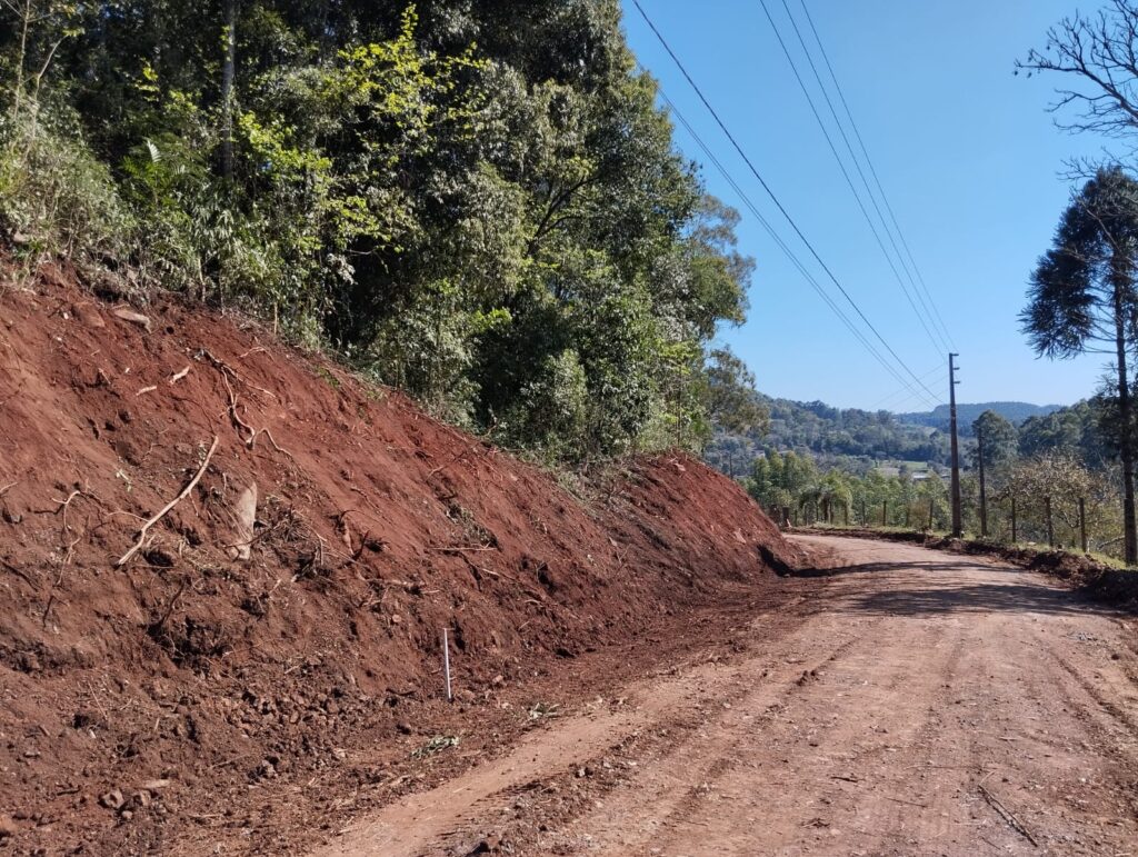 Obras de pavimentação no acesso a Sede Brum mantêm o trânsito bloqueado