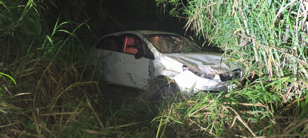 Jovem de 18 anos fica ferido em capotamento no interior de Palmitos
