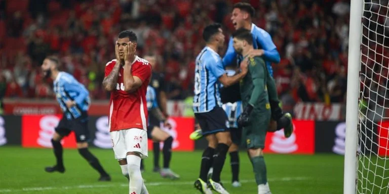 Grêmio vence Gre-Nal por 3 a 2 e derrota provoca demissão de Roger Machado no Inter