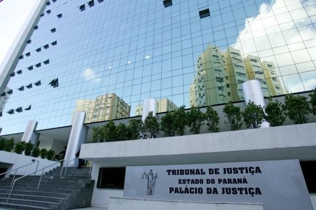 Ré primária e com filho pequeno obtém liberdade após denúncia por estelionato