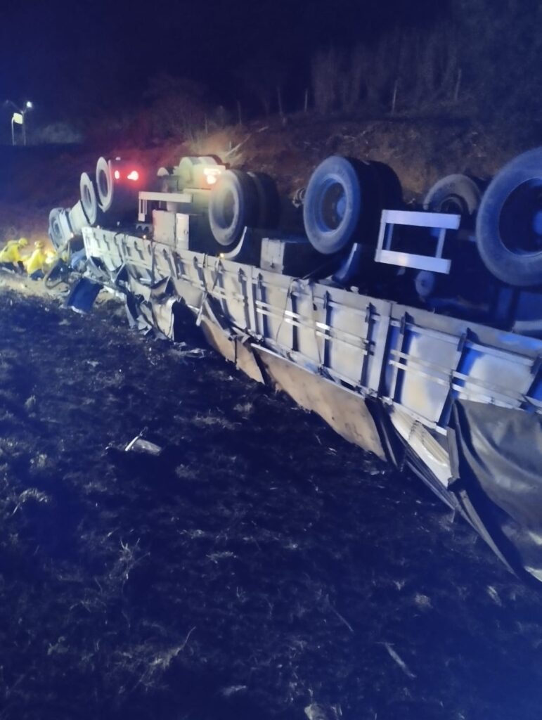 Capotamento de caminhão na BR-470 mata motorista em tragédia de trânsito