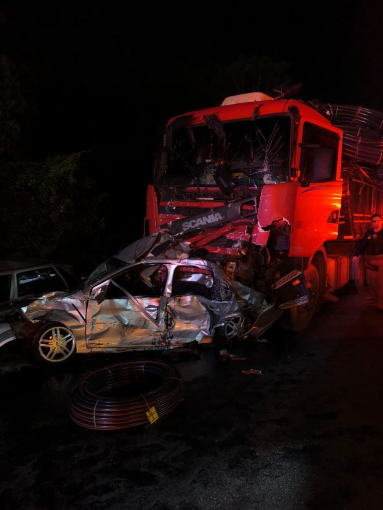 Engavetamento na BR-101 em SC deixa um morto e dez feridos