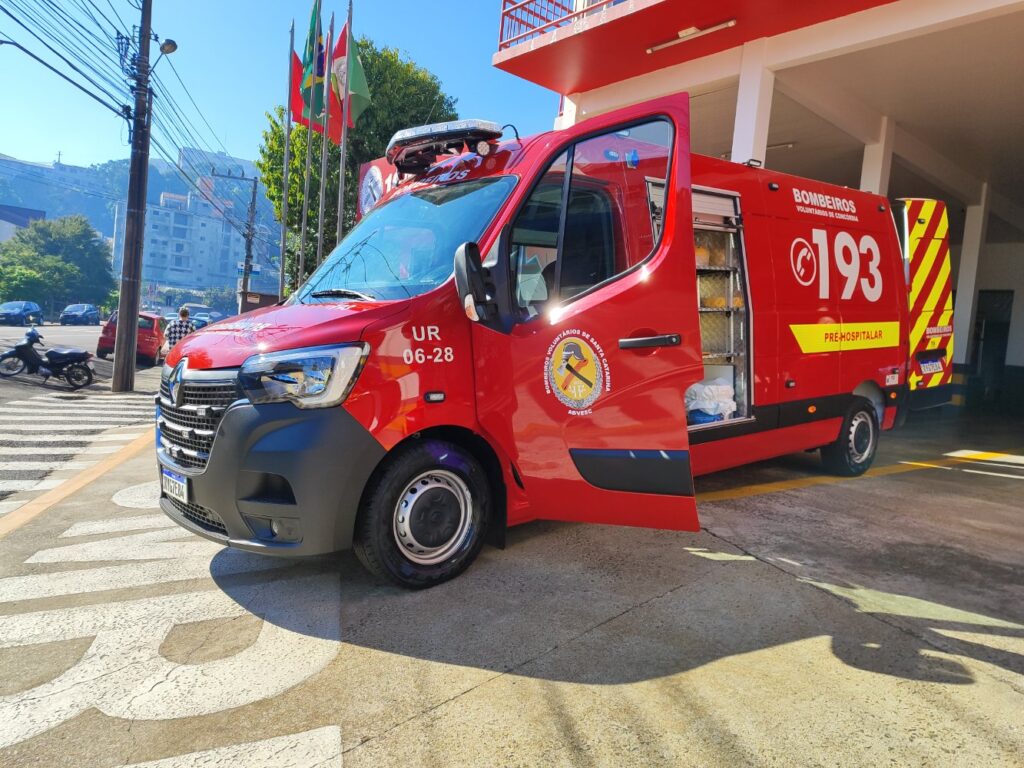 Bombeiros voluntários de Concórdia salvam bebê que engasgou durante amamentação