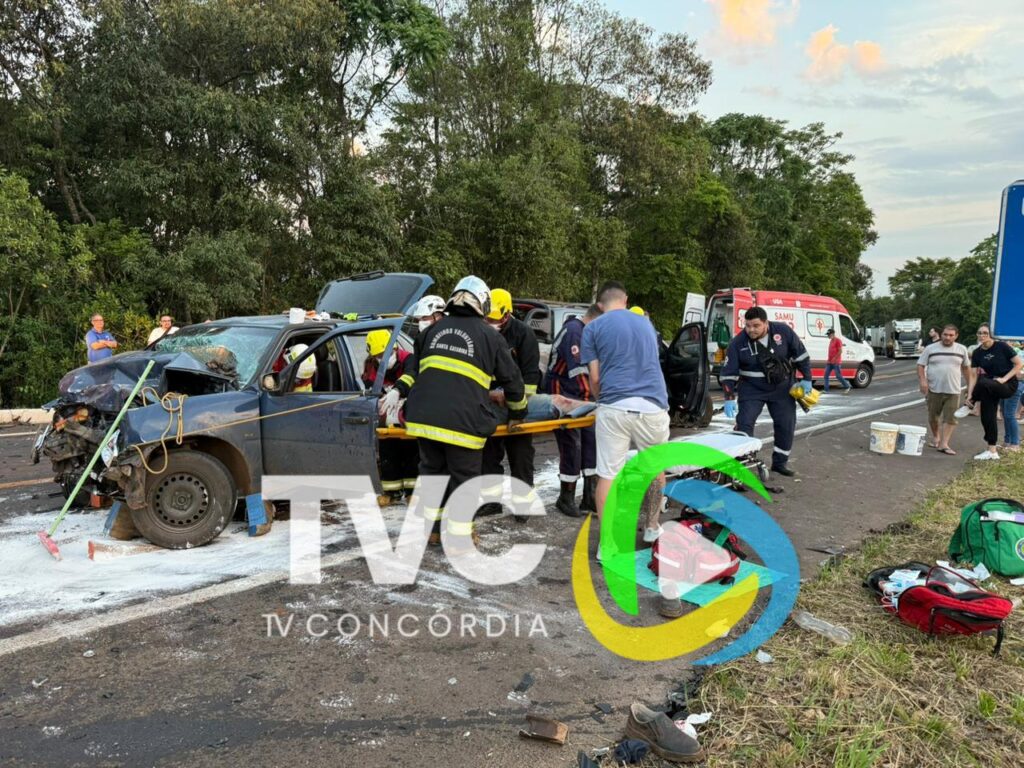 Acidente grave na BR-153 em Concórdia envolve dois veículos e deixa homem ferido
