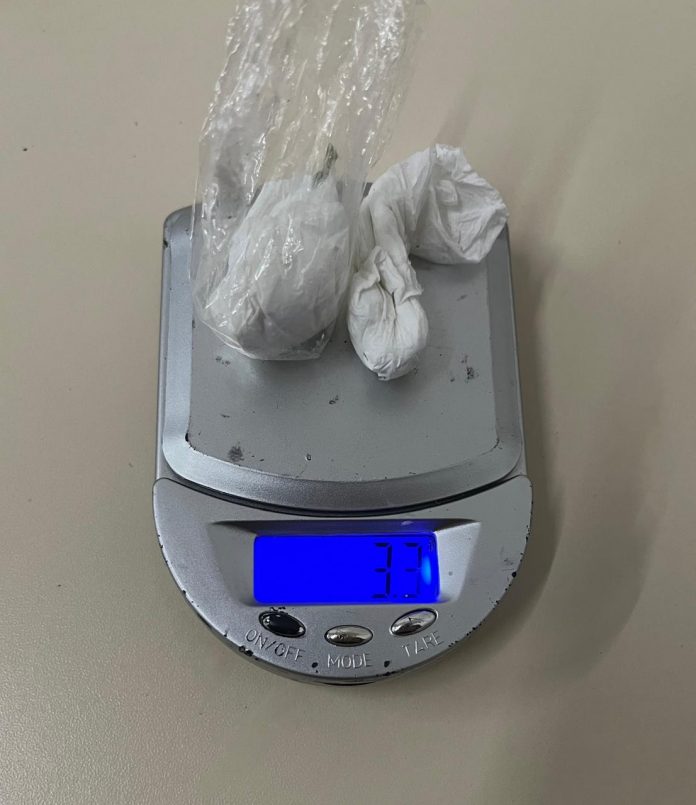 PM flagra ponto de venda de drogas no Bairro Salete e conduz três pessoas à delegacia