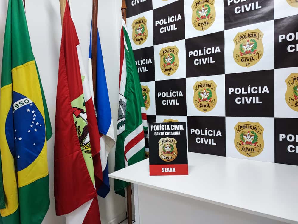 Suspeito se entrega à polícia após esfaquear ex e homem em Seara
