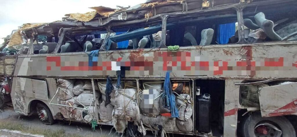 Tombamento de ônibus na BR-423 deixa 17 mortos