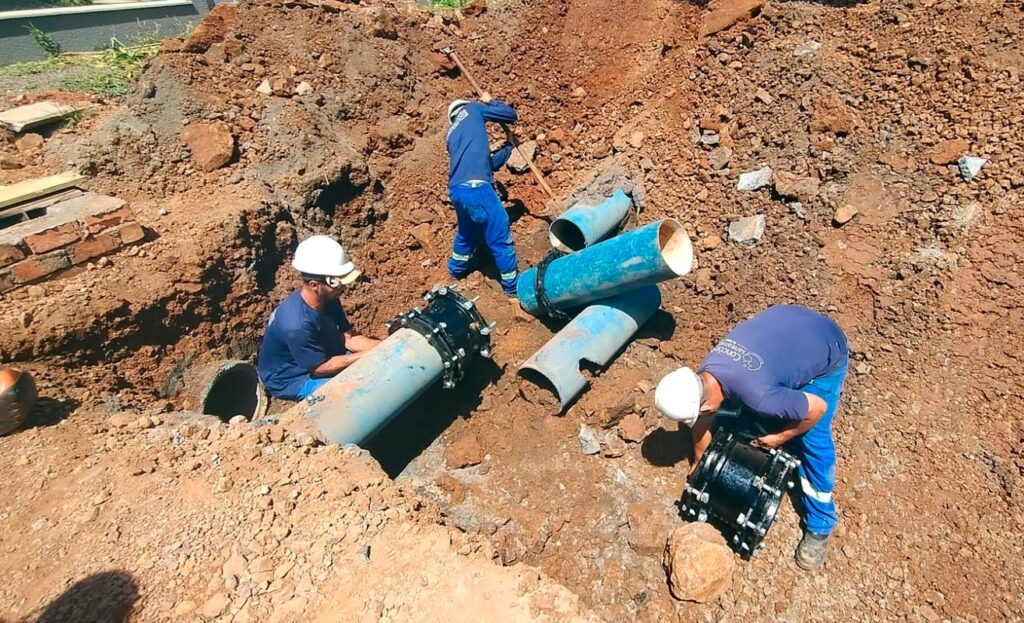 Rompimento de adutora de água tratada impacta abastecimento na região do São Cristóvão